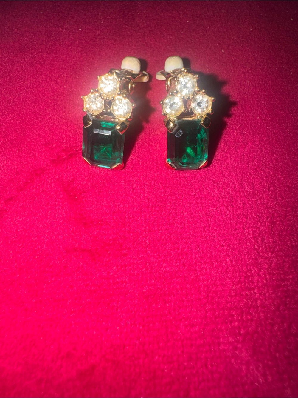 Nina Ricci vintage emerald green clip on drop earrings. ✅ authentic.✅